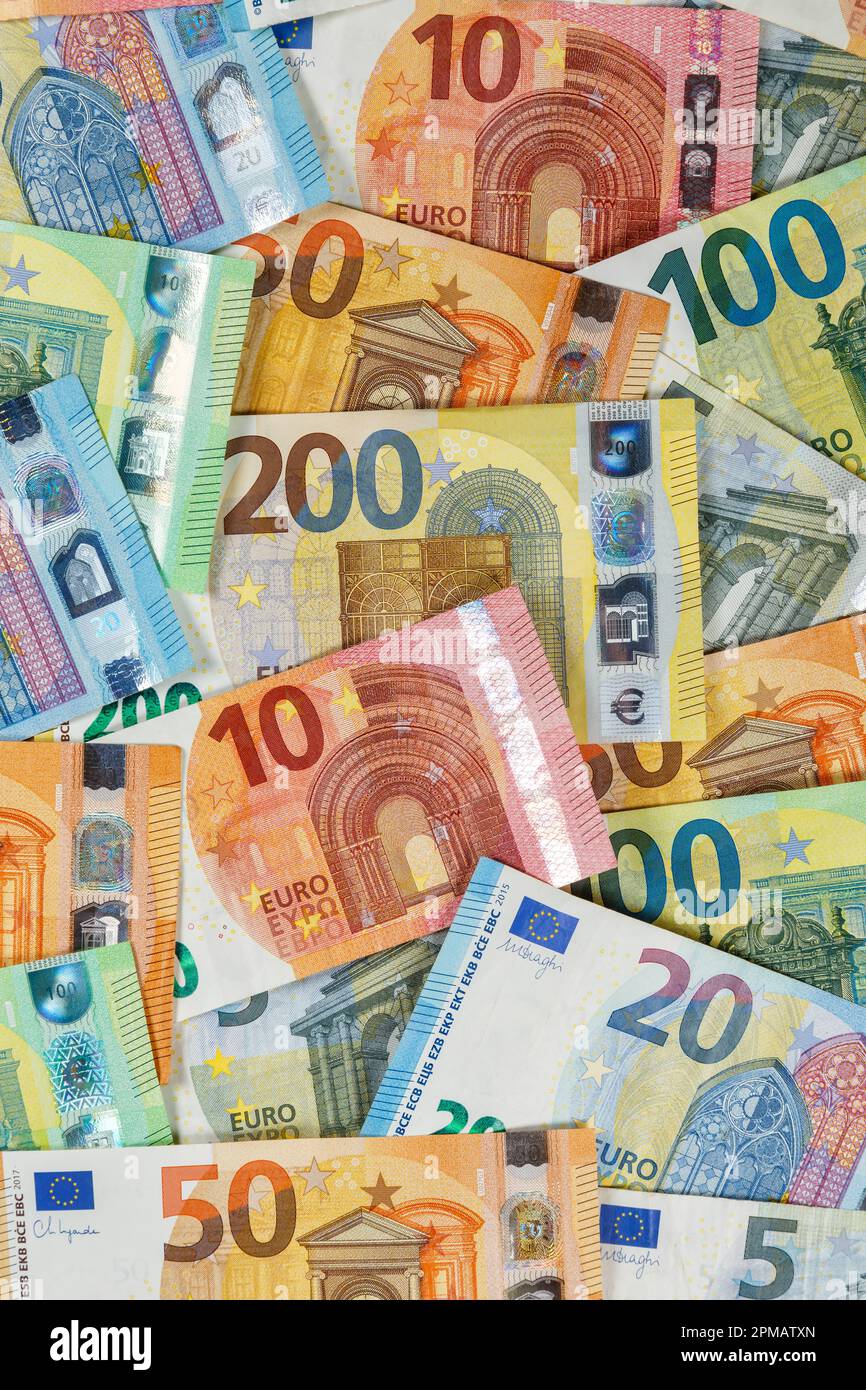 Billets de banque en euros économie d'argent arrière-plan payer finances format portrait billets de banque notes de banque riches Banque D'Images