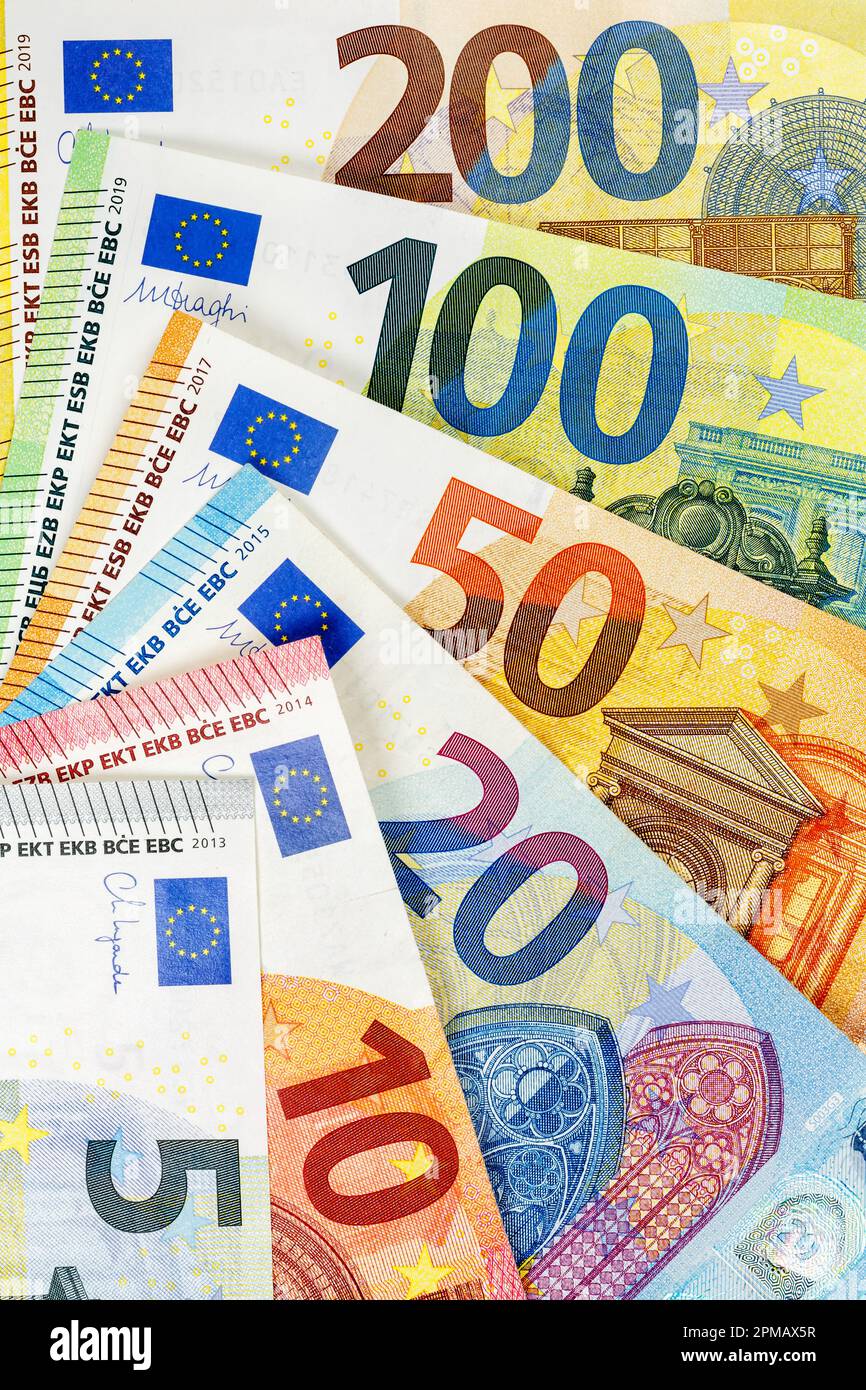Euro billets de banque facture économie argent arrière-plan payer finances billets banque billets format portrait riche Banque D'Images