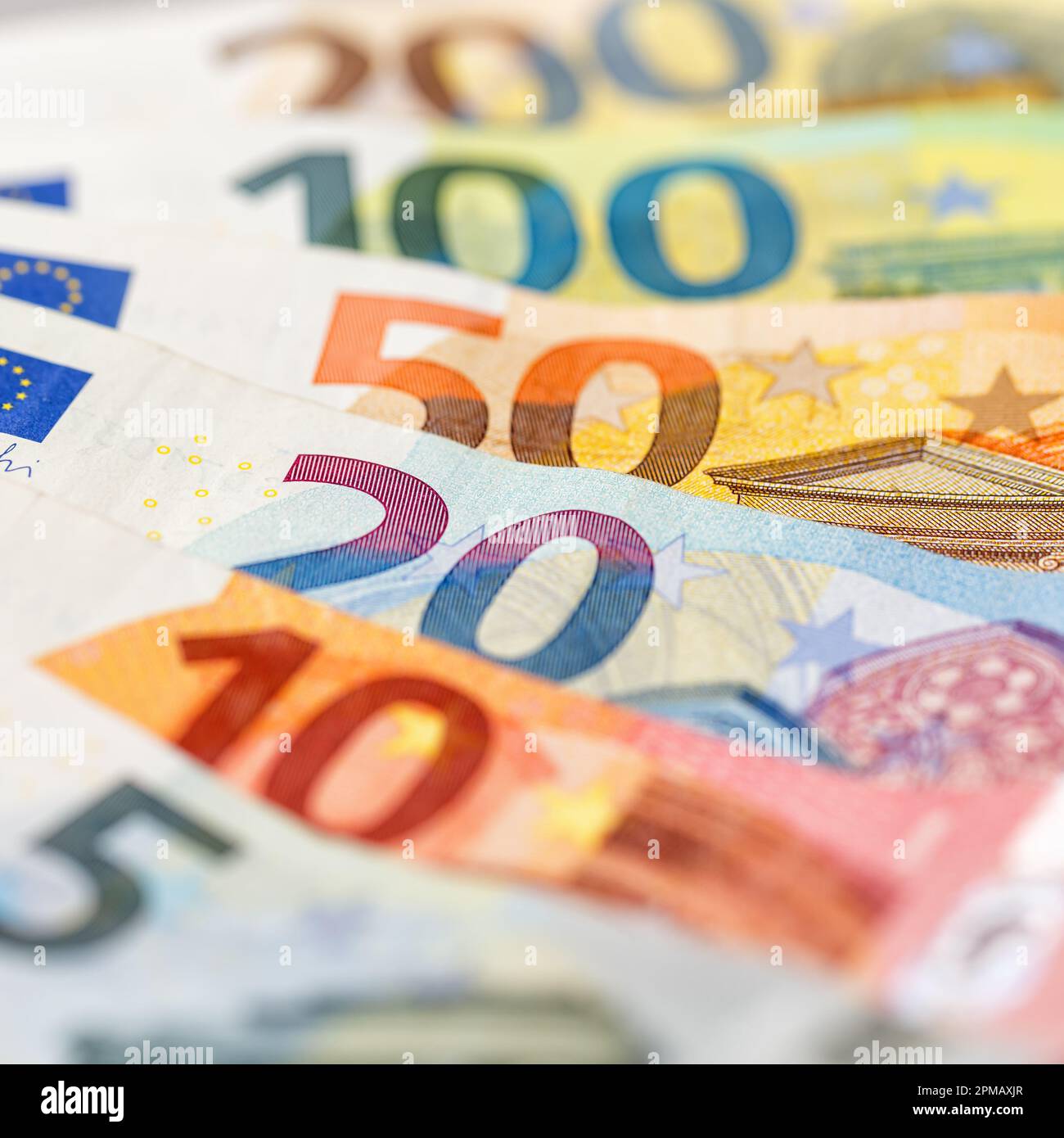 Billets de banque en euros économie d'argent arrière-plan payer les finances billets de banque carrés billets de banque riches Banque D'Images