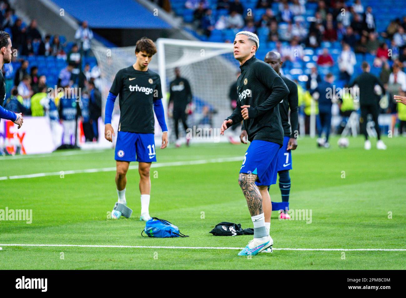 Madrid, Madrid, Espagne. 12th avril 2023. Enzo Fern''ndez (Chelsea) et JO''¹o FÅlix (Chelsea) se réchauffent avant le match de football entre le Real Madrid et Chelsea valide pour la première partie de la finale du quart de finale de l'UEFA ChampionÃs League célébrée à Madrid, Espagne, au stade Bernabeu le mardi 12 mars 2023 (Credit image: © Alberto Gardin/ZUMA Press Wire) USAGE ÉDITORIAL SEULEMENT! Non destiné À un usage commercial ! Banque D'Images