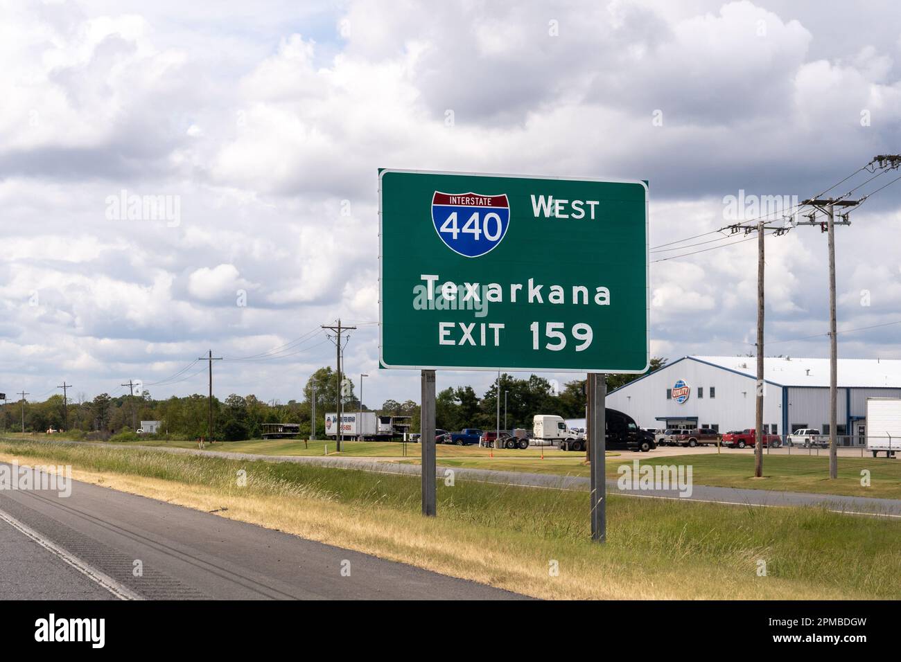 North Little Rock, Arkansas - 13 septembre 2021 : panneau sortie 159 sur l'Interstate 40 pour l'Interstate 440 West vers Texarkana Banque D'Images