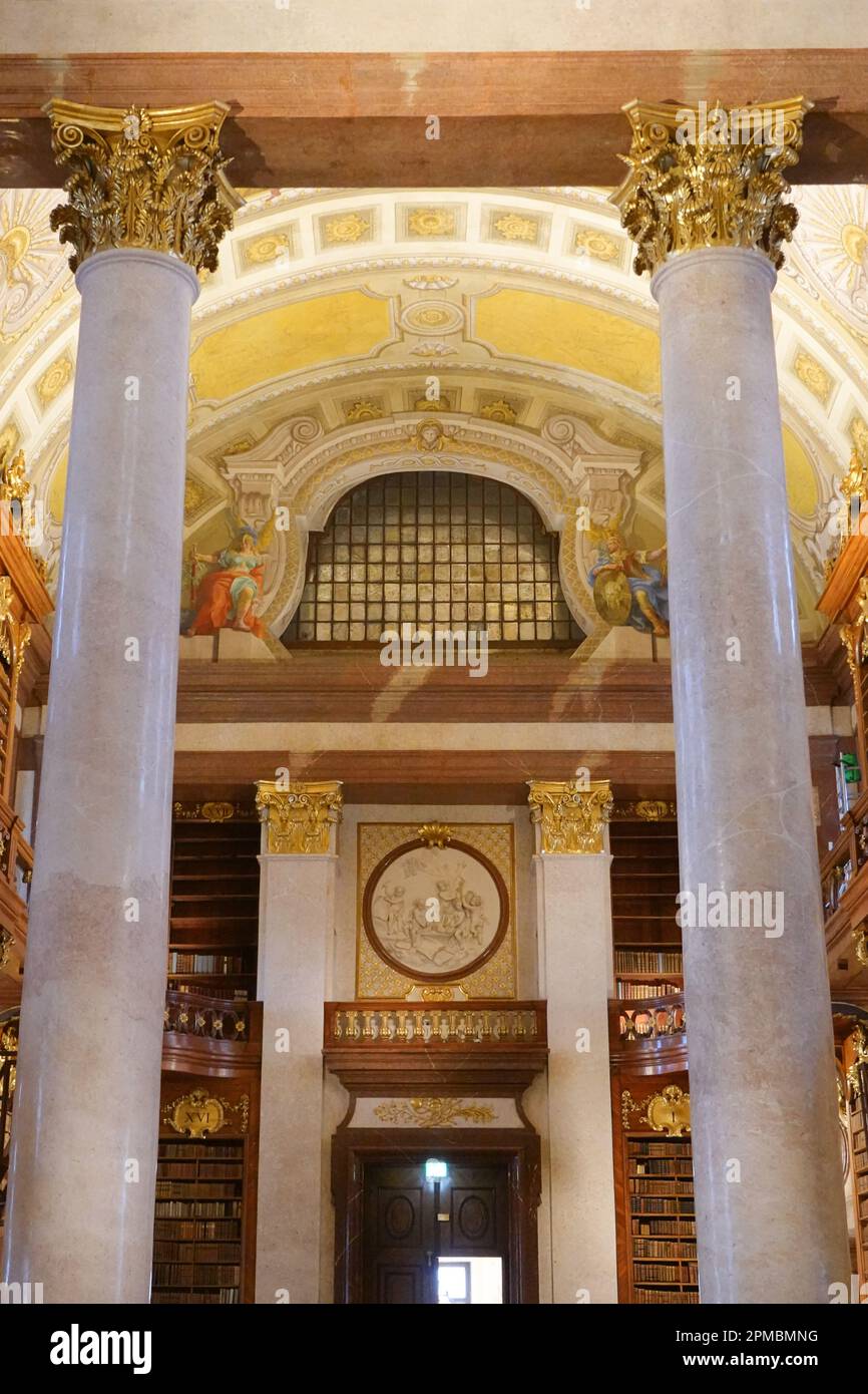 Wien, Prunksaal der Österreichischen Nationalbibliothek, Johann Fischer von Erlach 1723 // Vienne, salle d'Etat de la Bibliothèque nationale autrichienne, Johann Banque D'Images