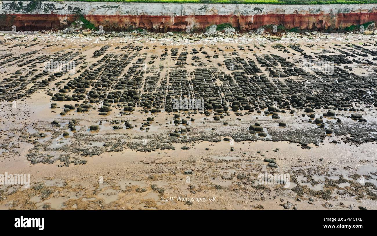 Hunstanton Cliffs Beach Low Tide Boulders Norfolk Banque D'Images