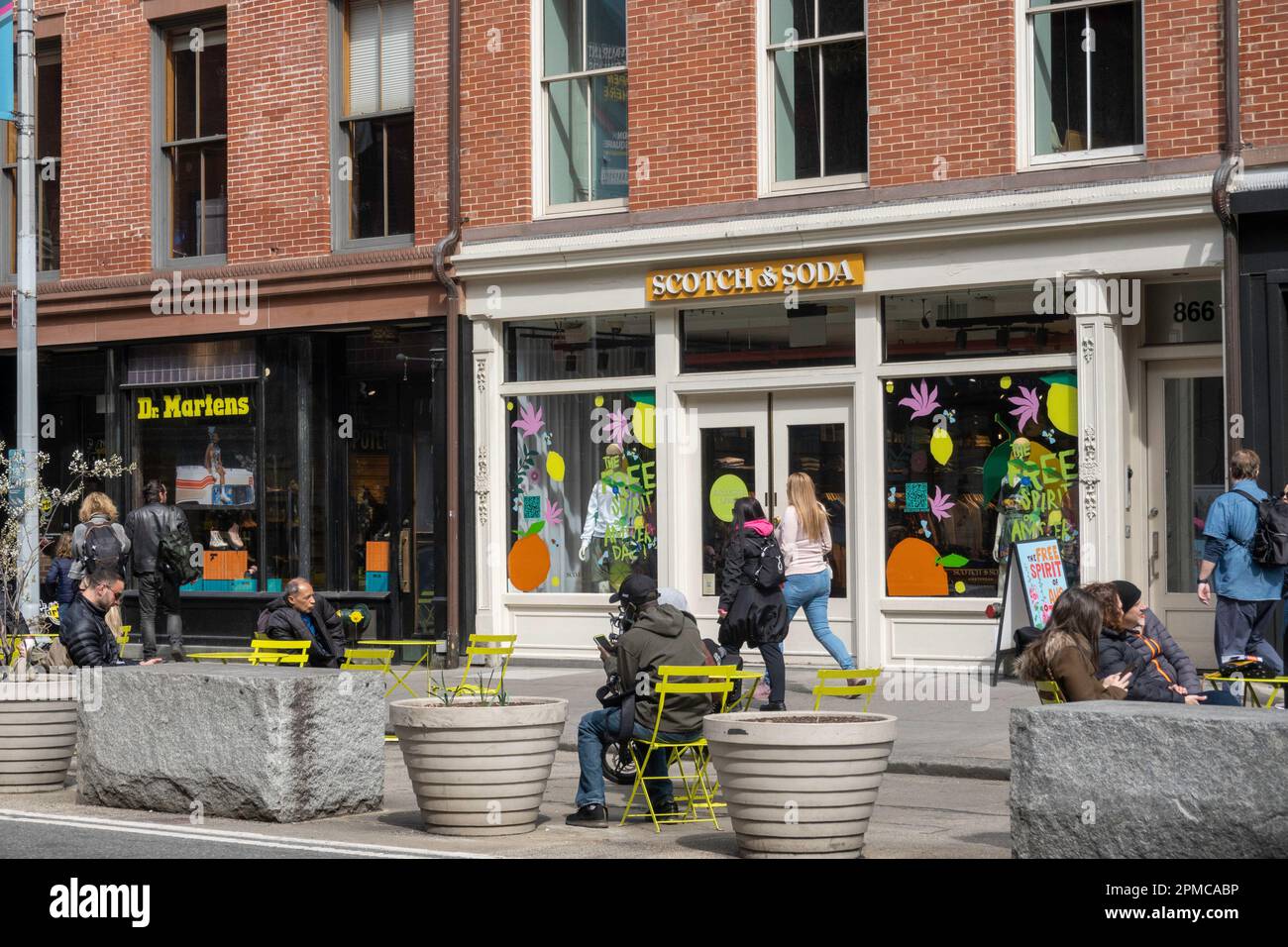 Magasins le long de Broadway près de Union Square Banque D'Images