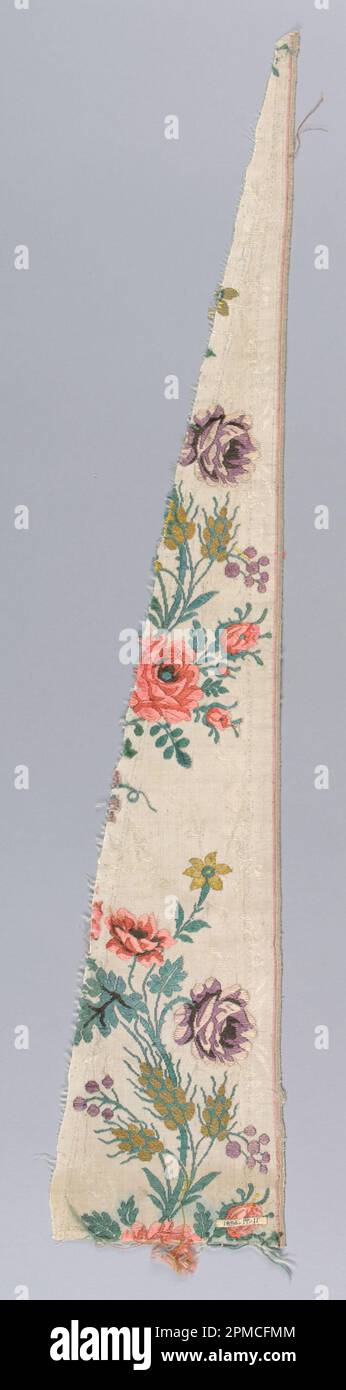 Fragment; soie, tissé métallique; Warp x Weft: 70,4 x 13,7 cm (27 11/16 x 5 3/8 po.) Banque D'Images