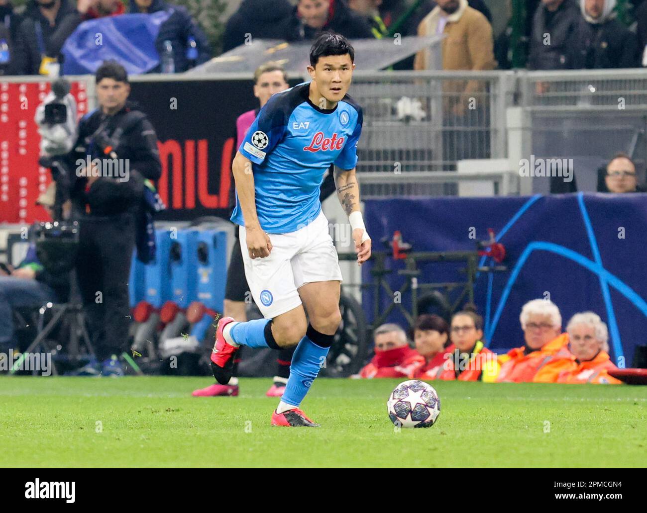 Milan, Italie. 12th avril 2023. Milan 12 avril Stade G. Meazza Ligue des champions de l'UEFA 2022/23 AC Milan - SSC Napoli dans la photo : Kim min-Jae napoli crédit: Christian Santi/Alamy Live News Banque D'Images