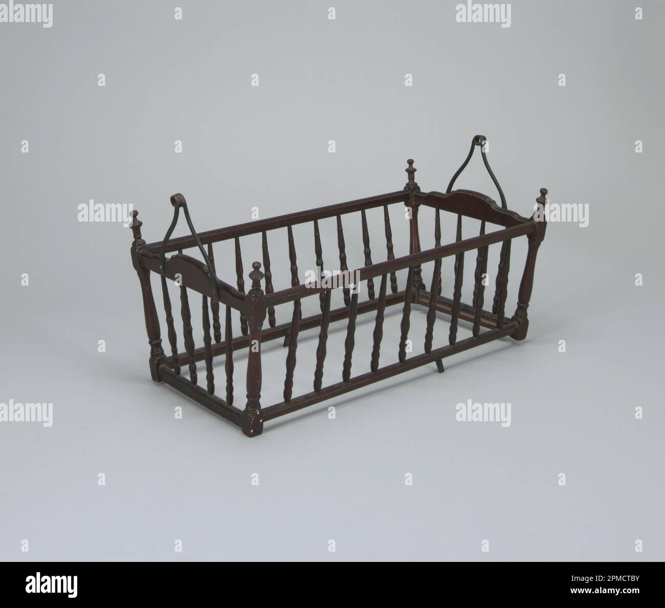 Socle avec socle (Etats-Unis) ; bois, métal ; socle (partie a) : h : 48,5 x l : 51 x P : 102 cm (19 1/8 x 20 1/16 x 40 3/16 po) Base (partie b) : h : 87 x l : 47 x P : 103,5 cm (34 1/48 x 18 1/2 x 40 3/4 po) ; 1969-131-1-a/c Banque D'Images