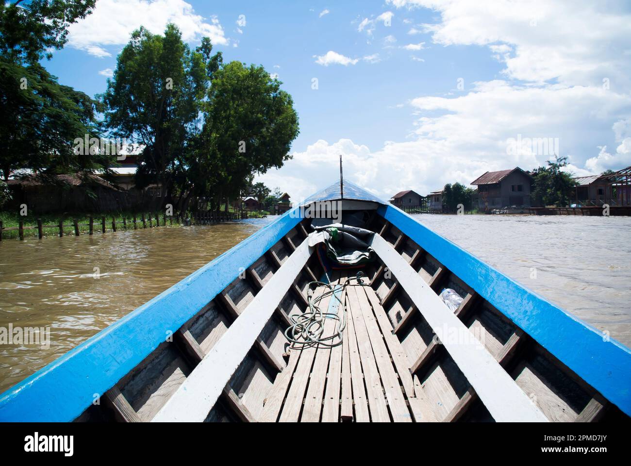 Bateau à passagers utilisé pour le transport le long de Waterways, Myanmar Banque D'Images