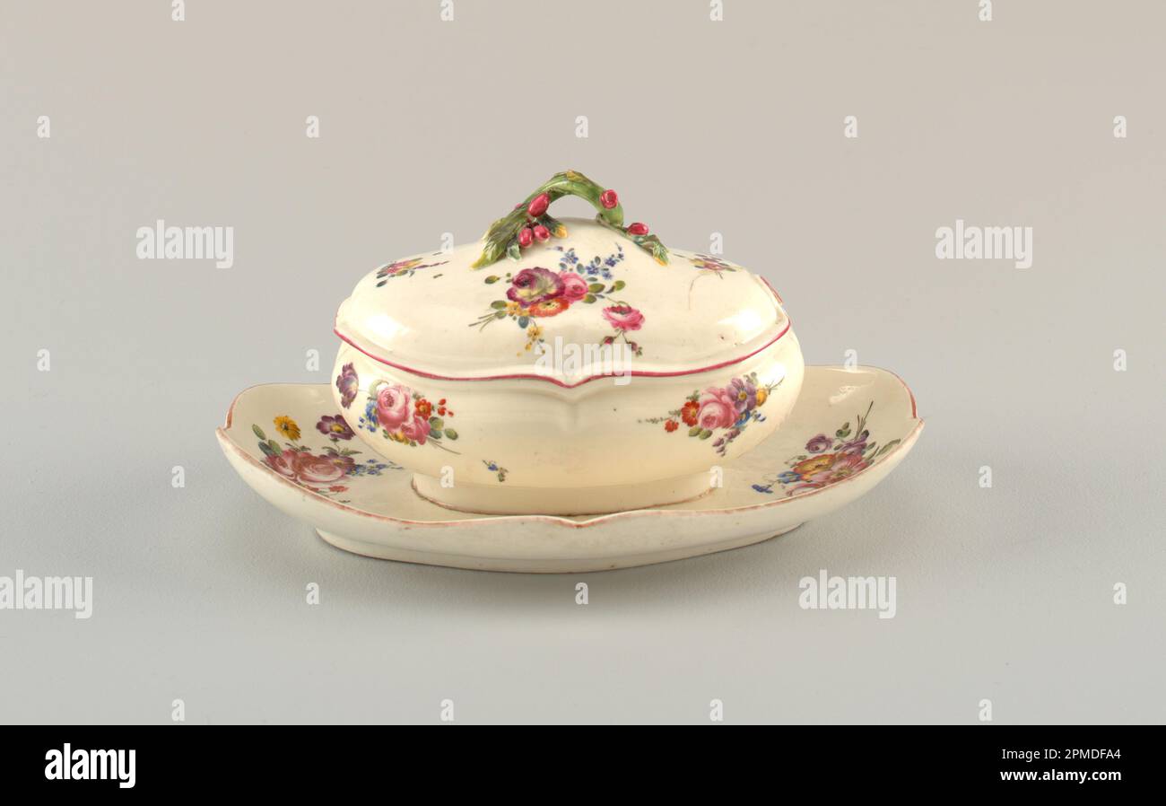 Bol à sucre et housse (France), env. 1770; fabriqué par Mennecy Porcelain Manufactory (France); porcelaine en pâte molle moulée, décoration polychrome, dorure Banque D'Images