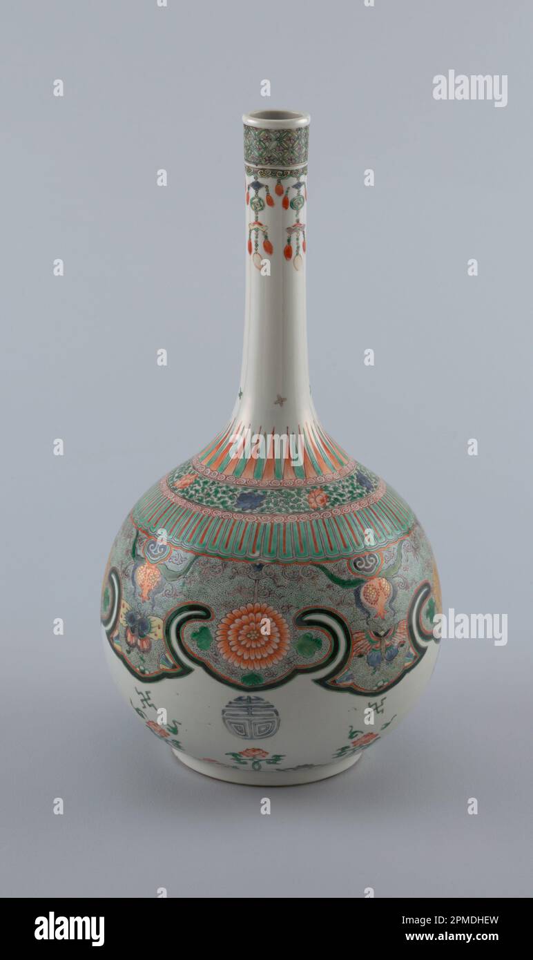 Vase (Chine); porcelaine émaillée et émaillée à pâte dure émaillée Banque D'Images
