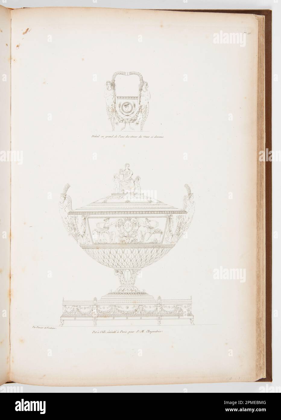 Print, Pot-à-oreille (Design pour un Tureau avec poignée pour l'impératrice Joséphine), planche 46, en Recueil de décorations intérieures (Collection des décorations intérieures); dessiné par Charles Percier (français, 1764–1838), Pierre-François-Léonard Fontaine (français, 1762–1853); France; Gravure sur papier mousse ; ouverture : 40,6 × 57,2 × 4,4 cm (16 po. × 22 1/2 po × 1 3/4 po) H x l : 40,5 × 27,5 cm (15 15/16 × 10 13/16 po) Repère plateau : 37,8 × 26,4 cm (14 7/8 × 10 3/8 po) Banque D'Images