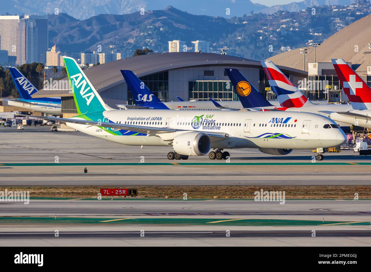 Los Angeles, États-Unis – 3 novembre 2022: ANA All Nippon Airways Boeing 787-9 Dreamliner avec la livraison spéciale a de l'initiative de vol SAF Banque D'Images