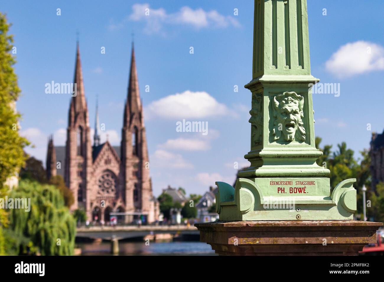 France, Bas-Rhin, Strasbourg, district de Neustadt classé au patrimoine mondial de l'UNESCO, sur les rives de l'Ill, église réformée Saint-Paul, ancienne garnison protestante, construite à la fin du 19th siècle au cours de l'annexion Banque D'Images