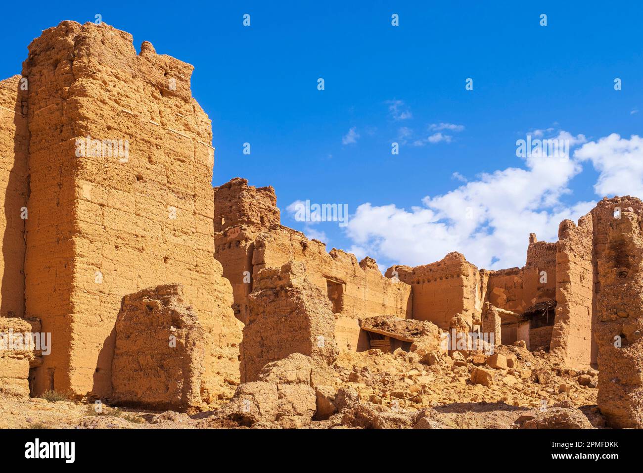 Maroc, province de Ouarzazate, Tazenakht, kasbah en ruines dans le vieux village Banque D'Images