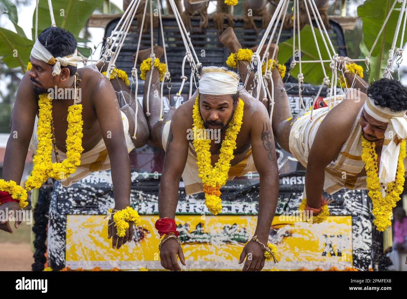 Inde, Kerala, Paramur, festival hindou de Thaipusam, les participants ayant été percés en transe Banque D'Images