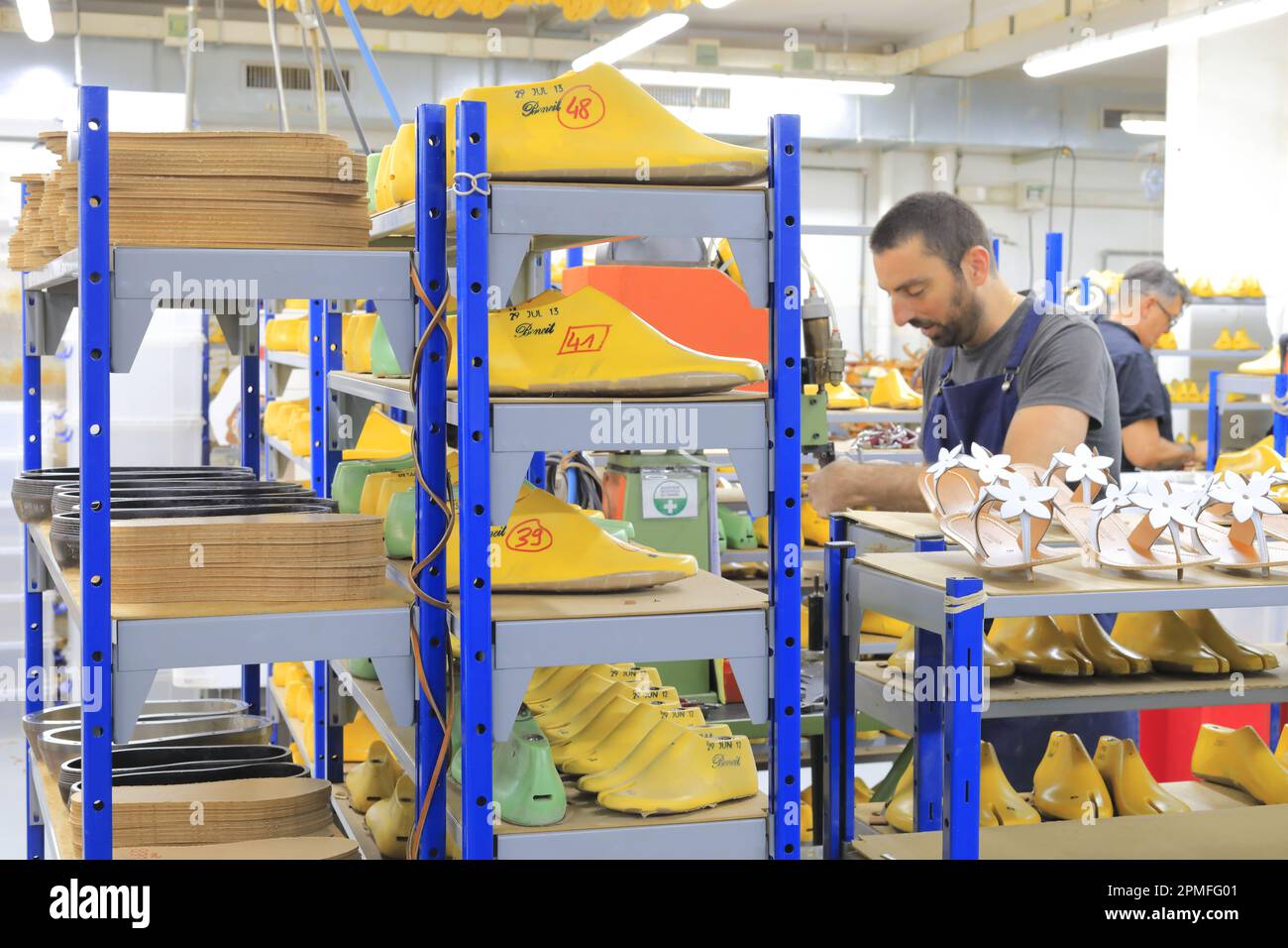 France, Var, Saint Tropez, K Jacques, atelier de fabrication des sandales en cuir de Saint Tropez depuis 1933 Banque D'Images