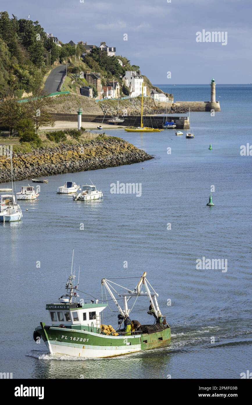 France, Côtes d'Armor, Saint-Brieuc, retour de la pêche aux pétoncles au port du Legue Banque D'Images
