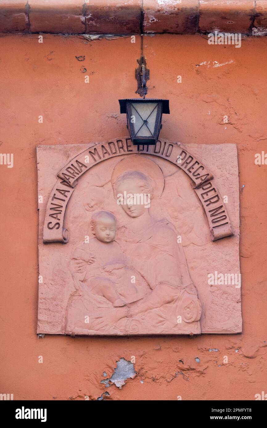 Madonna Aedicula dans le centre historique de Ferrara, Italie Banque D'Images