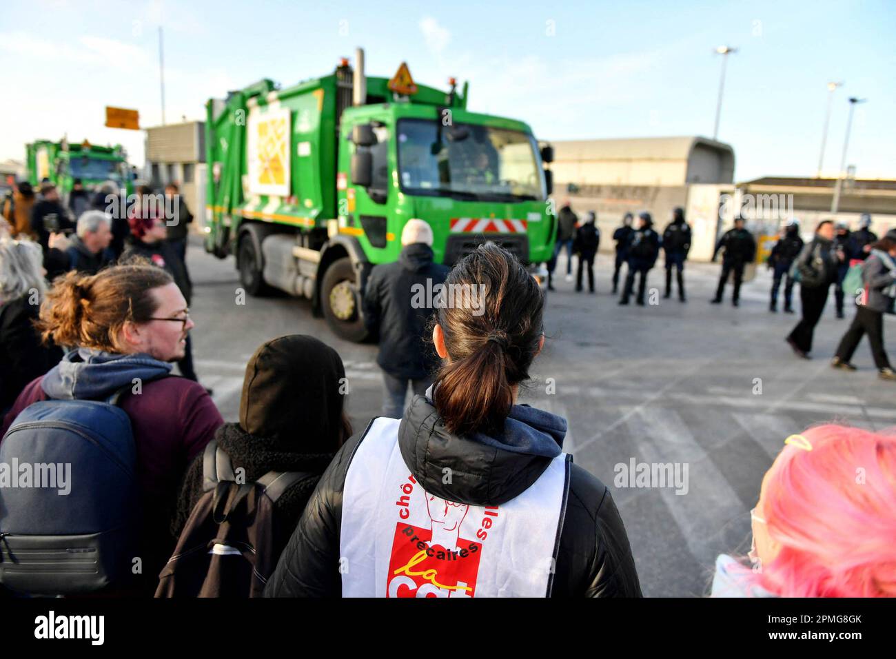 Paris, France, sur 13 avril 2023, des manifestants participent au