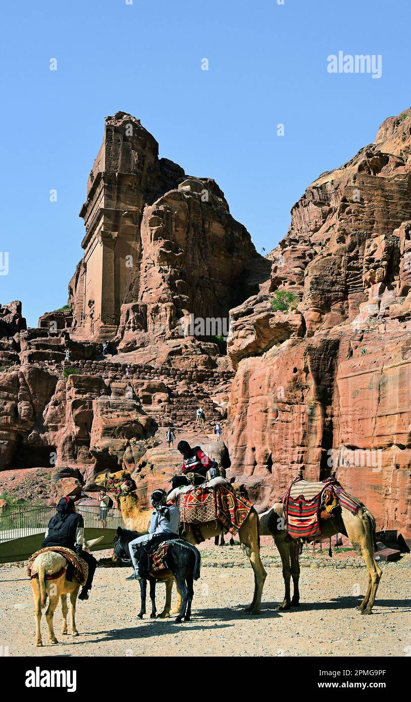 Petra ville Nabataean caravane-ville façades découpées en pierre Jordanie grès sculpté désert de roche. Banque D'Images