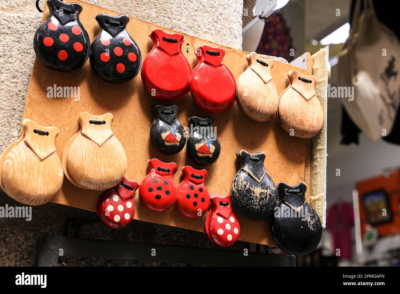 Castanets à vendre dans une boutique de souvenirs de Tolède, Espagne Banque D'Images