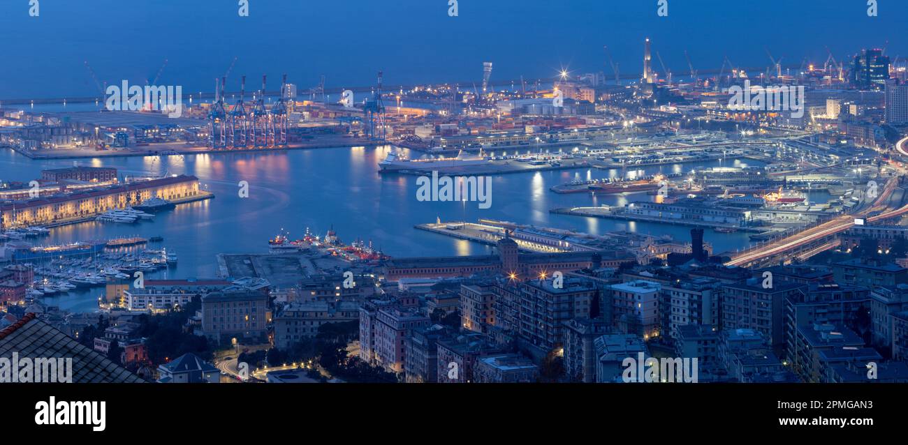 Le panorama de Genova au crépuscule du matin. Banque D'Images