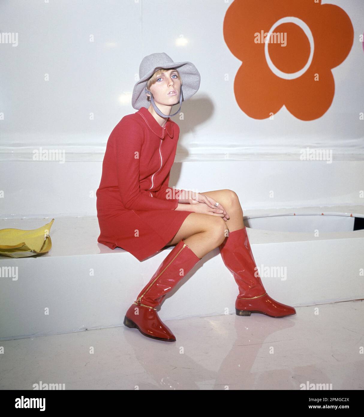 Photo du dossier datée du 01/08/67 d'un des modèles de la Mary Quant à Londres. La coutumieuse Mary Quant est décédée à l'âge de 93 ans, a déclaré sa famille. Une déclaration de sa famille à l'agence de presse PA a déclaré qu'elle « a fait paisiblement ce matin à Surrey, au Royaume-Uni ». Date de publication : jeudi 13 avril 2023. Banque D'Images