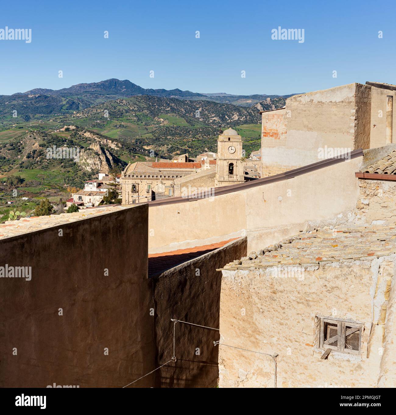 Vue sur la ville sicilienne appelée Leonforte, Sicile Banque D'Images