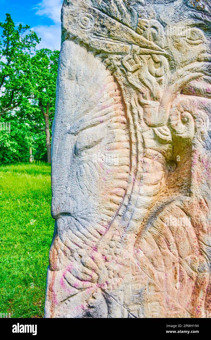 L'image culte sculptée du Dieu antique slave sur la pierre Idol dans l'arboretum du parc Sofiyivka, Uman, Ukraine Banque D'Images