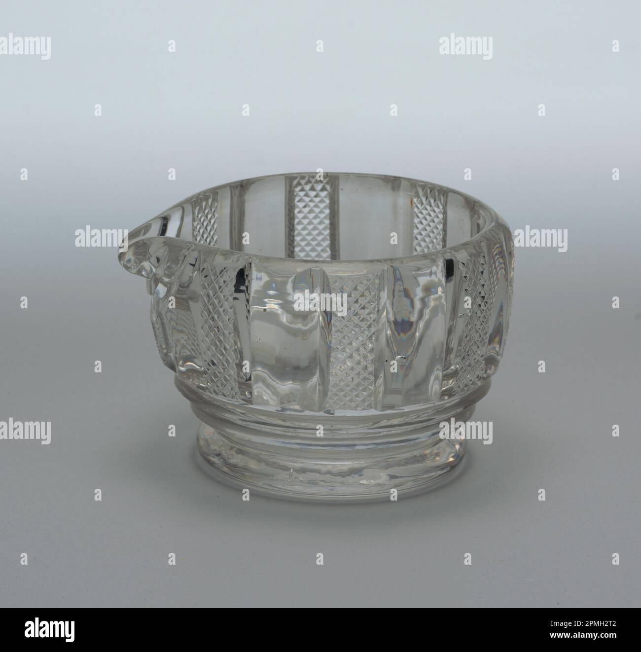 Sel (Irlande); verre; 6,2 x 10,1 x 9,2 cm (2 7/16 x 4 x 3 5/8 po.); Béquest de Walter Phelps Warren; 1986-61-240 Banque D'Images