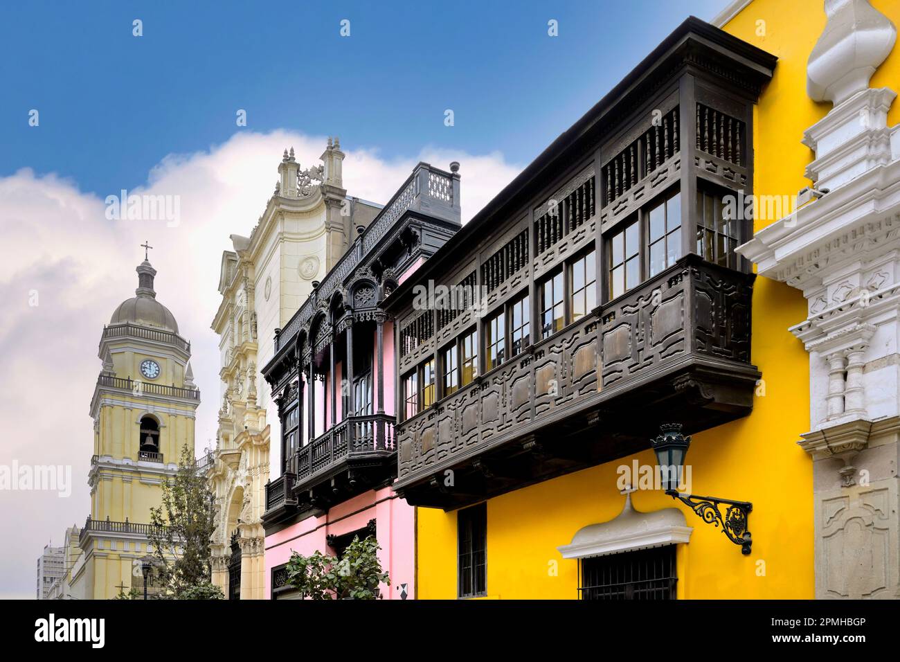 Balcon de la Maison Goyeneche et de l'église San Pedro, Lima, Pérou, Amérique du Sud Banque D'Images