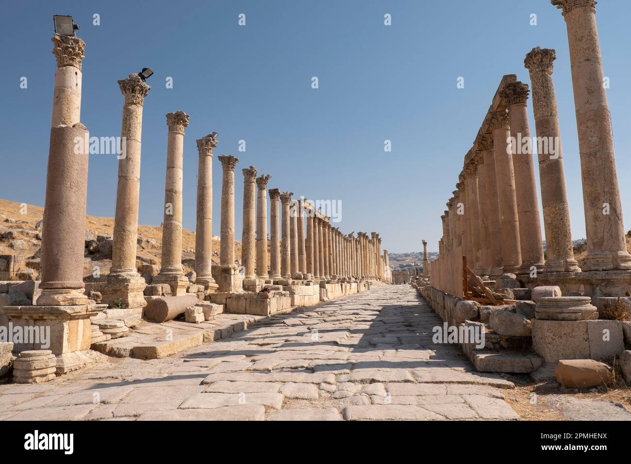 Ancienne route romaine avec colonnade, Jerash, Jordanie, Moyen-Orient Banque D'Images
