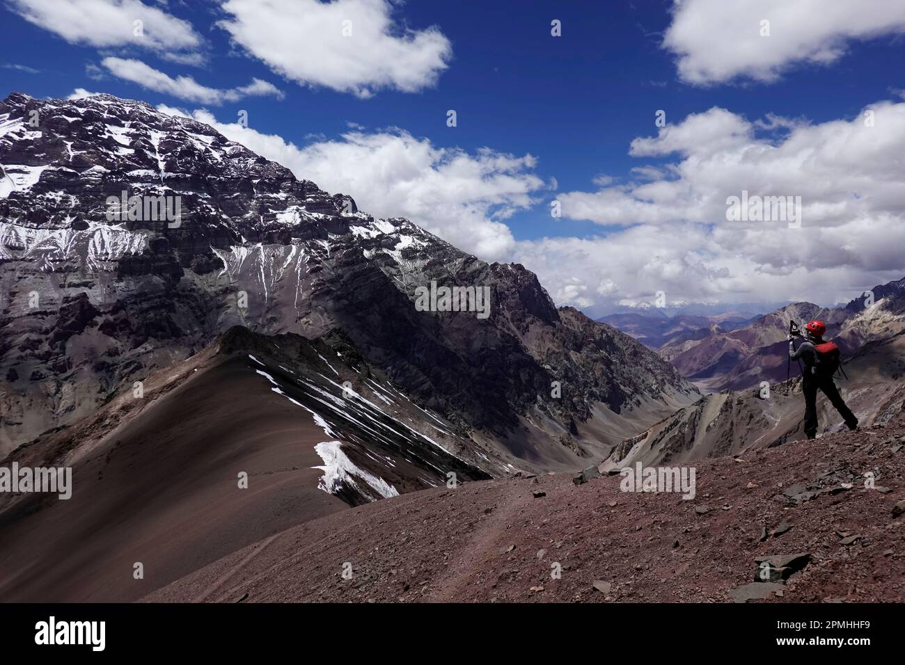 Grimpeur approchant Aconcagua, 6961 mètres, la plus haute montagne des — free download