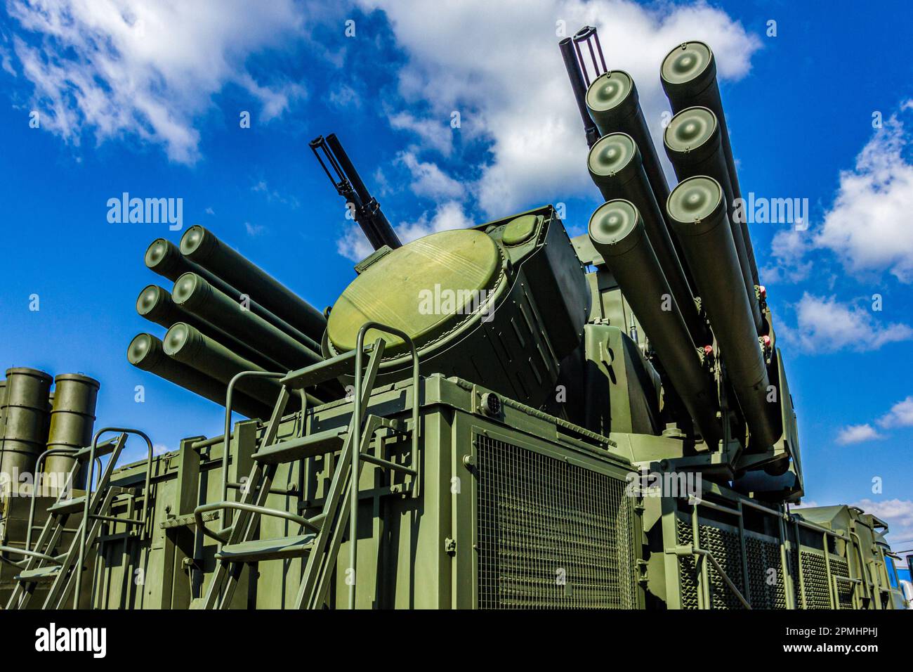 Complexe de missiles et d'armes antiaériens automoteurs Pantsir-S1 de l'armée russe à l'exposition de Zhukovsky Banque D'Images