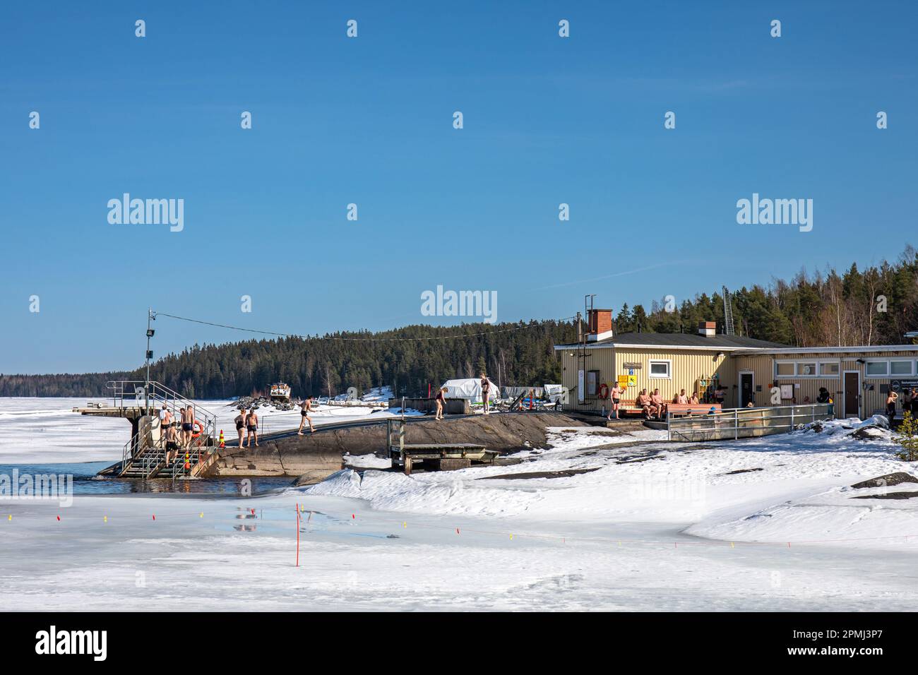 Rauhaniemi Folk Spa ou Rauhaniemen kansankylpylä bassin de glace et sauna à Tampere, Finlande Banque D'Images
