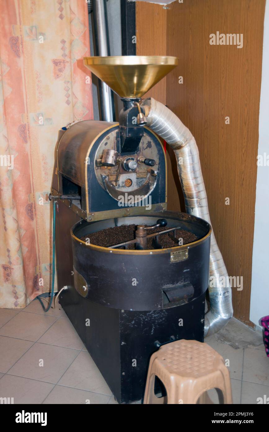Vieux la torréfaction de café, machine à Peshkopi, Albanie Banque D'Images