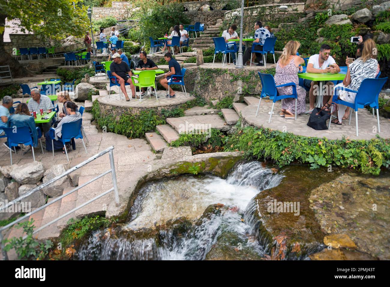 Spring and Restaurant, Borsh, Mer Ionienne, Albanie, Borshi Banque D'Images