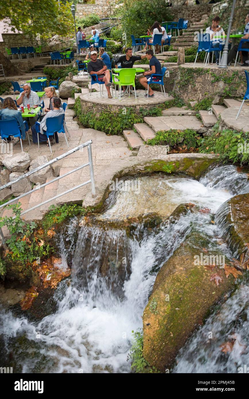 Spring and Restaurant, Borsh, Mer Ionienne, Albanie, Borshi Banque D'Images