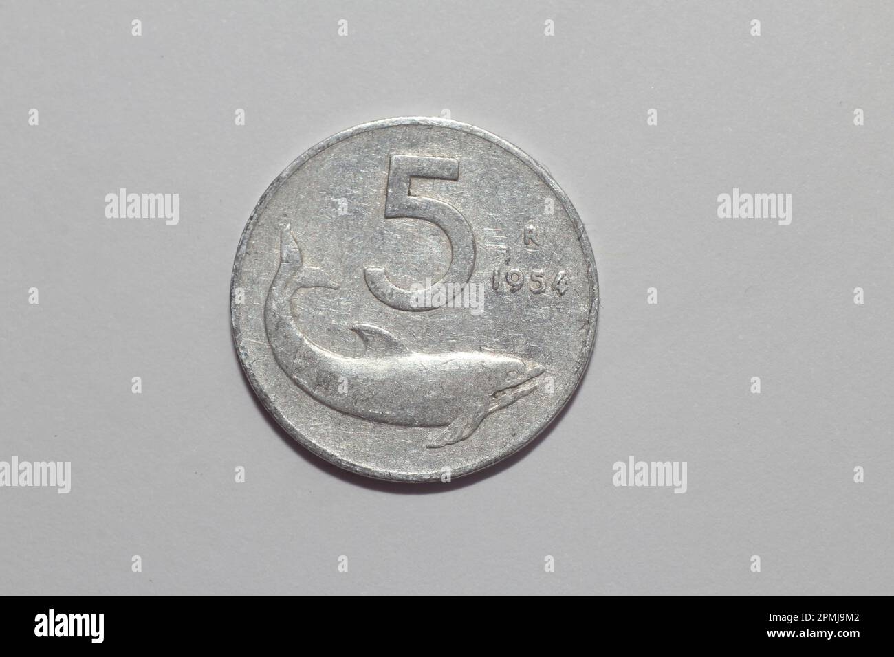 Pièce de 5 lires, pièce de monnaie italienne vintage. Banque D'Images