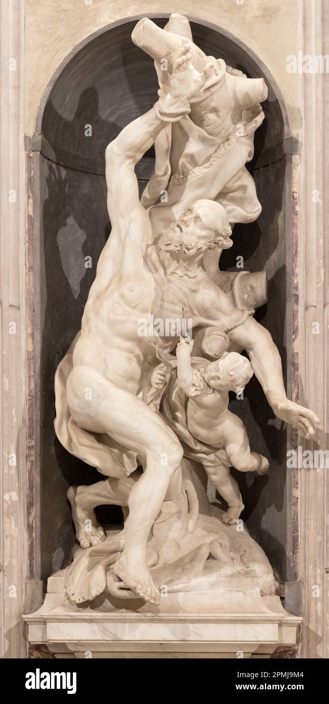 GENOVA, ITALIE - 7 MARS 2023 : la statue en marbre de Saint-Jean Bartholemée dans l'église Basilique de Santa Maria Assunta par Claude David (1678 - 1721). Banque D'Images