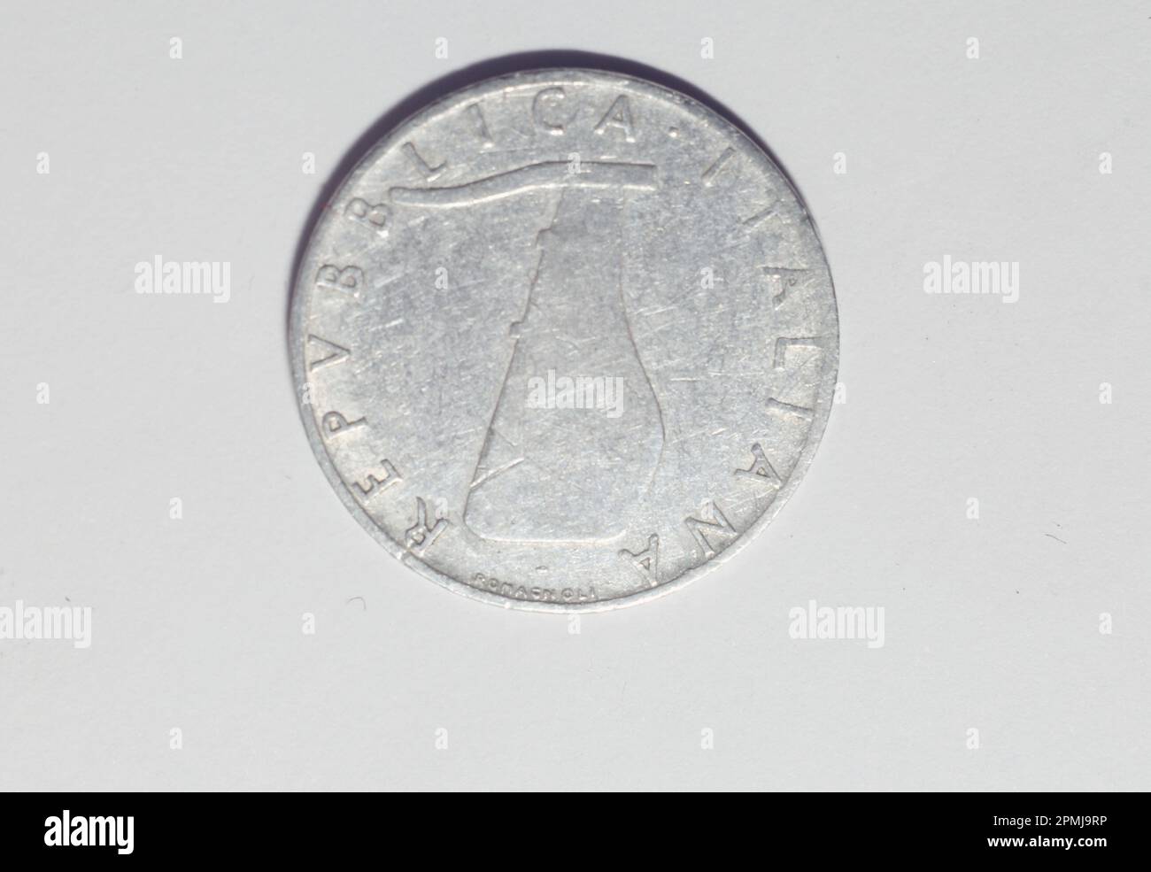 Pièce de 5 lires, pièce de monnaie italienne vintage. Banque D'Images