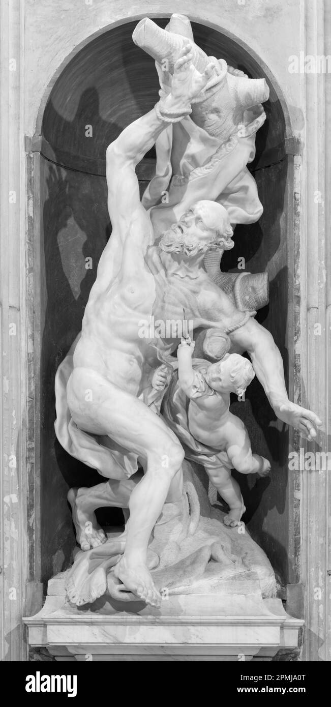 GENOVA, ITALIE - 7 MARS 2023 : la statue en marbre de Saint-Jean Bartholemée dans l'église Basilique de Santa Maria Assunta par Claude David (1678 - 1721). Banque D'Images
