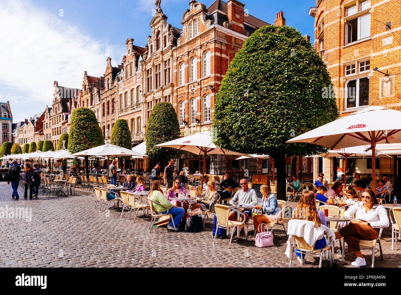 Ancienne place du marché avec cafés et restaurants. Louvain, Communauté flamande, région flamande, Belgique, Europe Banque D'Images