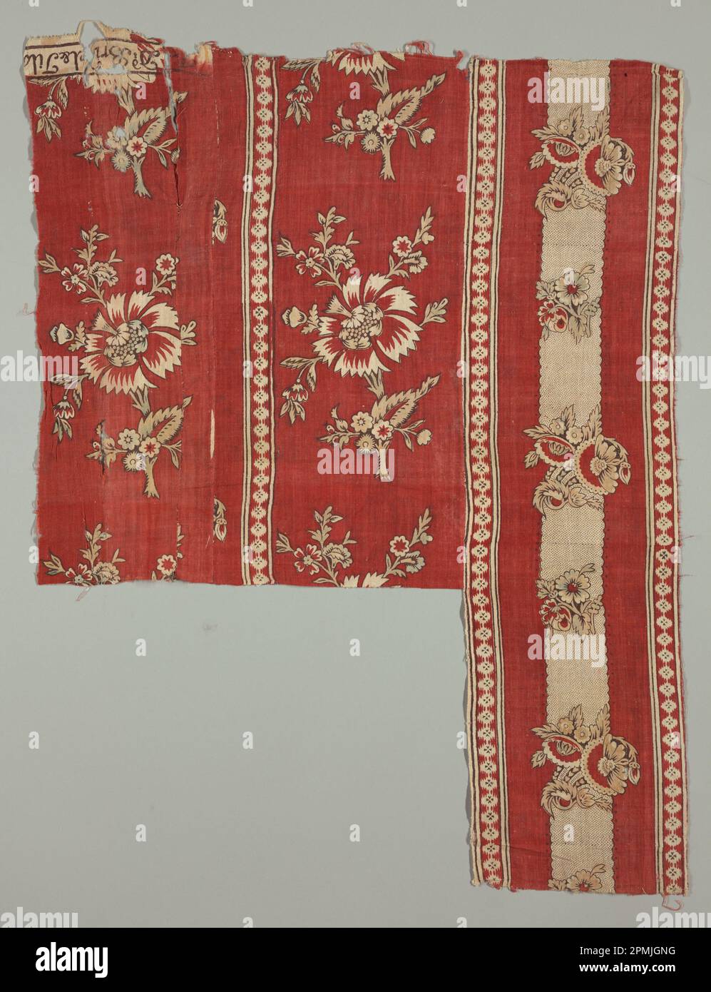 Chef de pièce (France); Société: J-D. Bridel et fils; coton; Warp: (Maximum) 83 cm (32 3/4 po). Trame : (5 pièces cousues ensemble) 64 cm (25 1/4 po) Motif : hauteur de répétition : 30 cm (12 po). Largeur non présente dans ces fragments. Banque D'Images