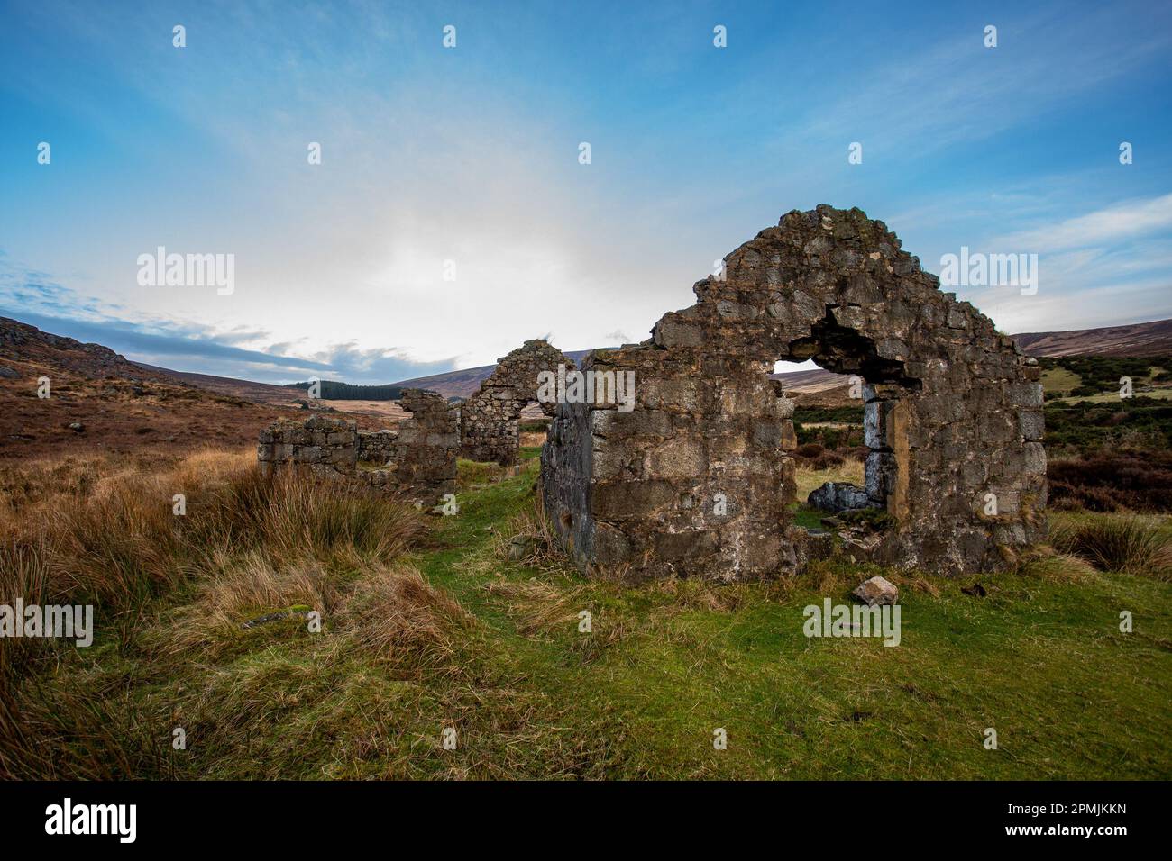 Ruines de l'église sur le chemin de pèlerinage de St Kevin, comté de Wicklow Banque D'Images