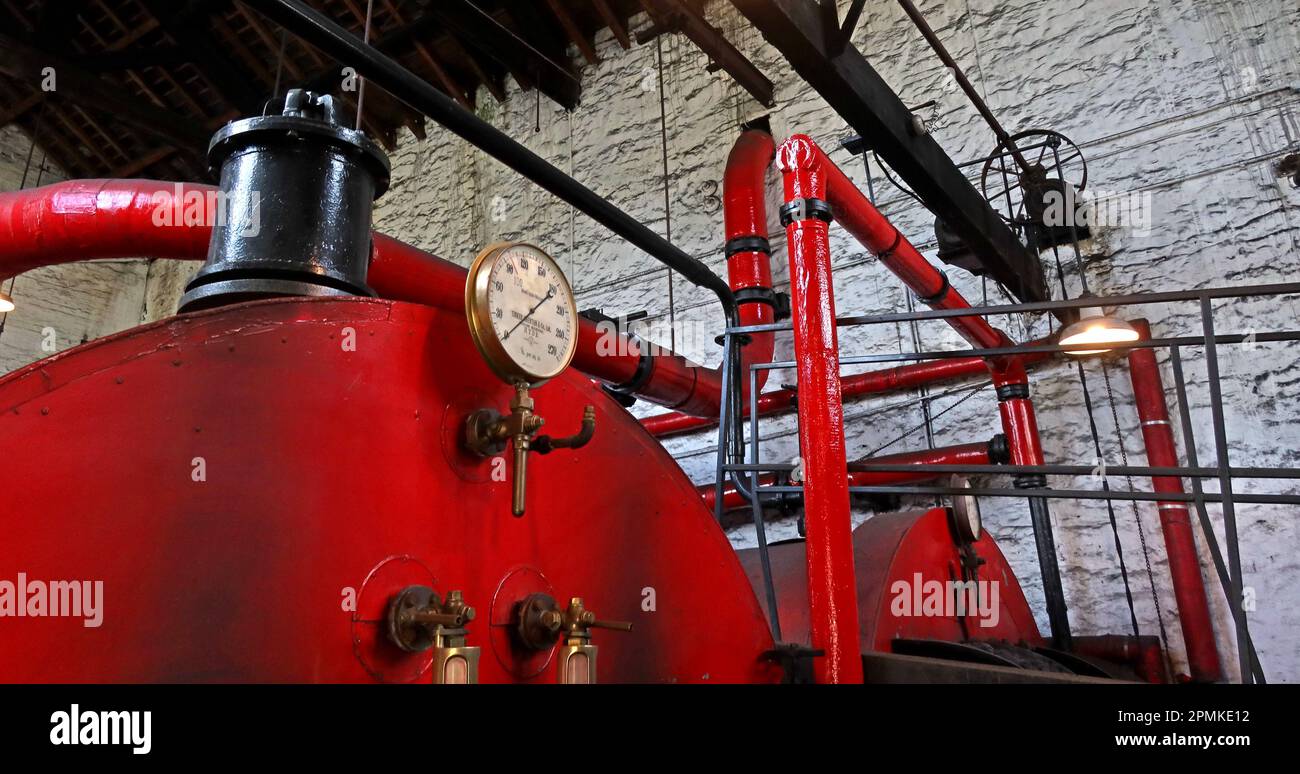 Red Tinker Shenton Boiler, Makers Hyde, à Queens Mill, Burnley, Lancs, Angleterre, Royaume-Uni Banque D'Images