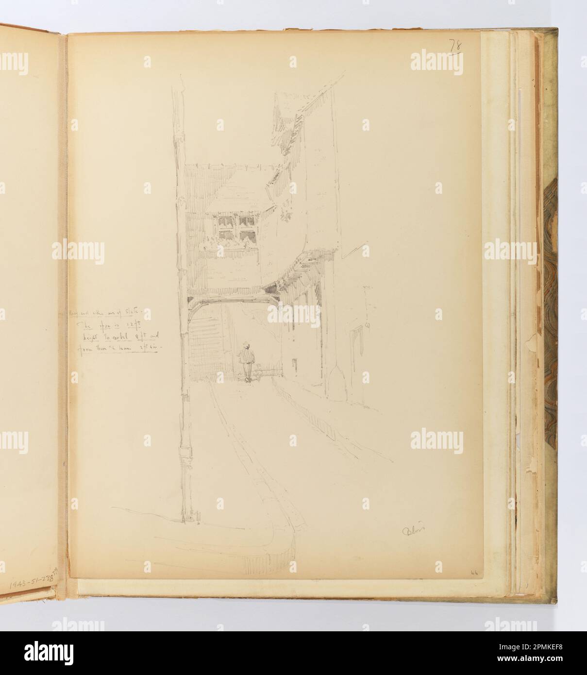 Album page, Pont entre deux bâtiments, Blois; Whitney Warren Jr (Américain, 1864–1943) ; France ; graphite sur papier vélin épais de couleur crème, avec reliure à l'aide de tissu ; 30,9 x 23,5 cm (12 3/16 x 9 1/4 po), irrégulier Banque D'Images