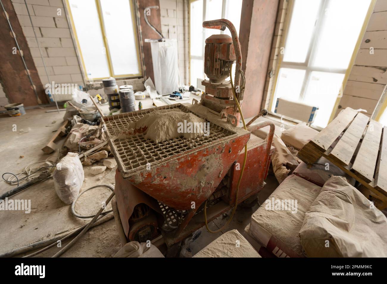 outils pour la réparation d'appartements, les murs de l'appartement sont en construction, remodelage, rénovation, extension, restauration et reconstruction. Banque D'Images