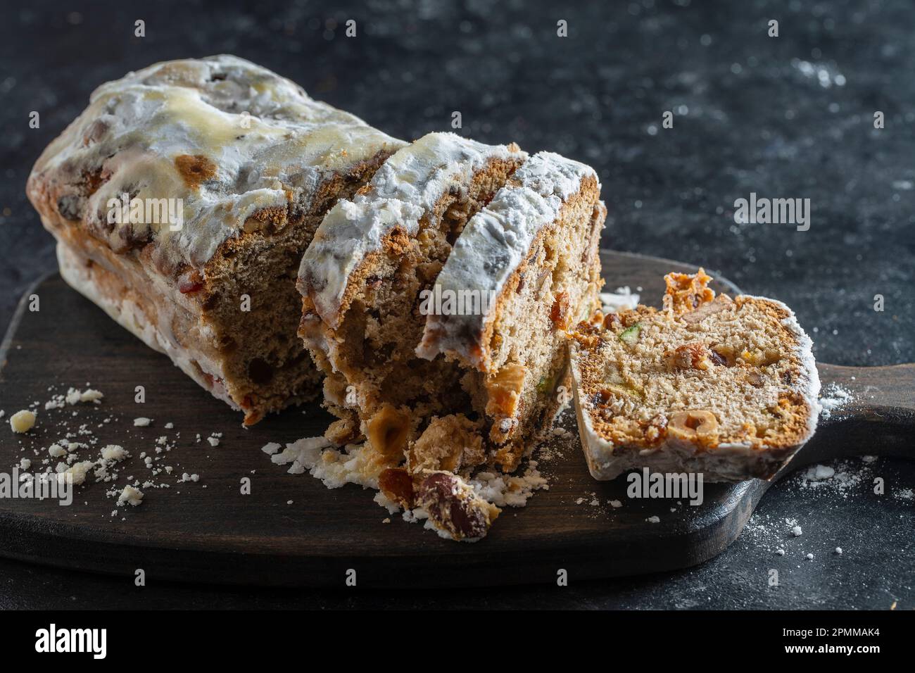 Noël stollen, pain allemand traditionnel pour le dessert de pâtisserie de vacances . Gros plan Banque D'Images
