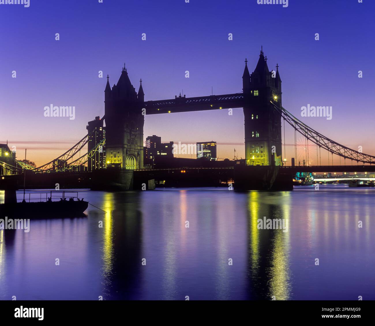 1987 TOWER BRIDGE HISTORIQUE TOWER BRIDGE (©HORACE JONES & JOHN WOLFE BARRY 1894) POOL OF LONDON RIVER THAMES LONDRES ANGLETERRE ROYAUME-UNI Banque D'Images